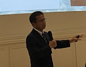 講師
